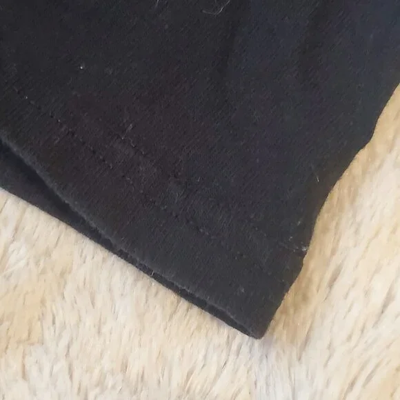 Ariana Grande Official World Tour Merch Side Photo Black T-Shirt Size Medium - Picture 3 of 10